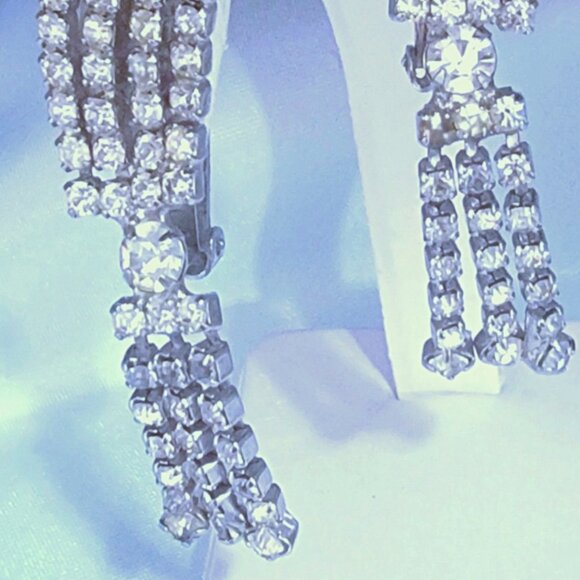 Rare VTG JULIANA D&E Statement Clip-On Waterfall Earrings Clear AUS Crystal RS - Picture 3 of 5